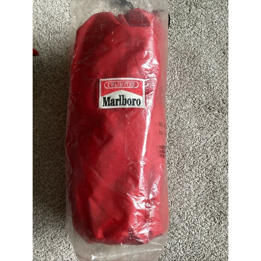 NEW VTG Marlboro Unlimited Red Sleeping Bag 88848 RECTANGULAR 1 Person